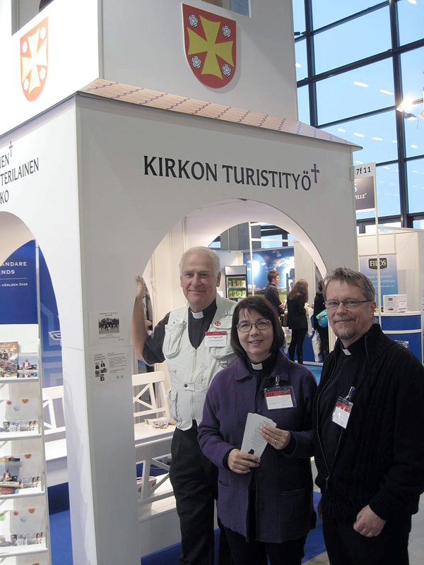 Kirkon Turistityö, keskellä Hannele Päiviö