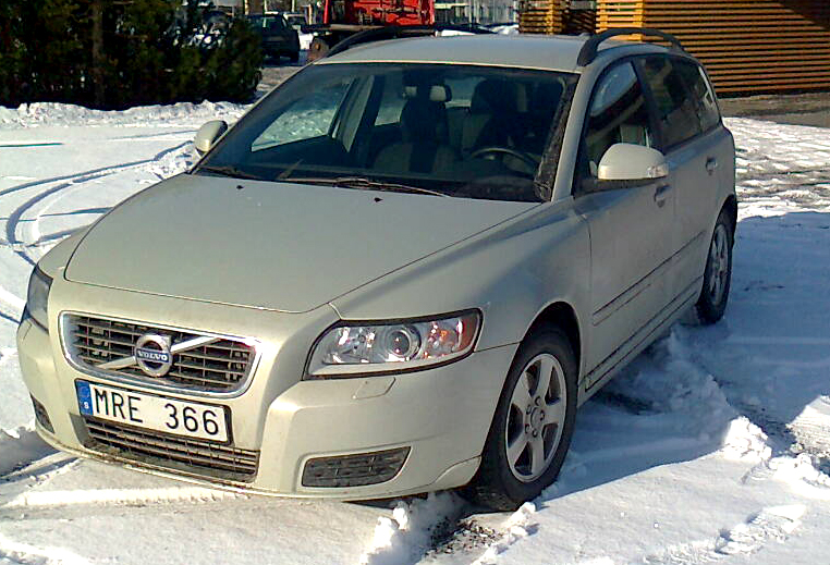 Ryöstäjien pakoauto Volvo V50