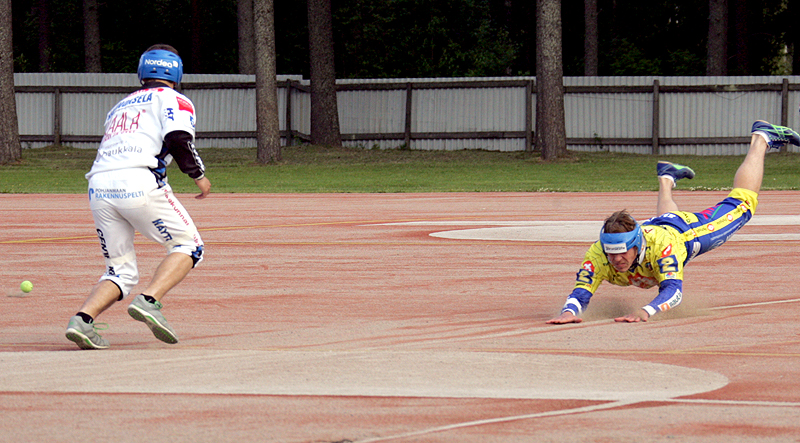J-M Matilainen syöksyy