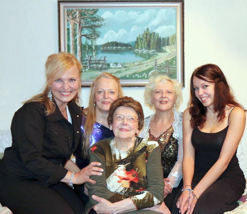 Martta Ratamäki, Margit Finnilä, Anna-Liisa Finnilä, Maritza Parkkinen ja Pinja Parkkinen