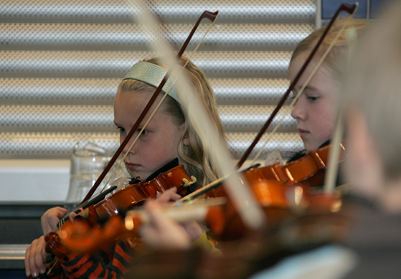 Nuoret musiikkiopiston viulistit