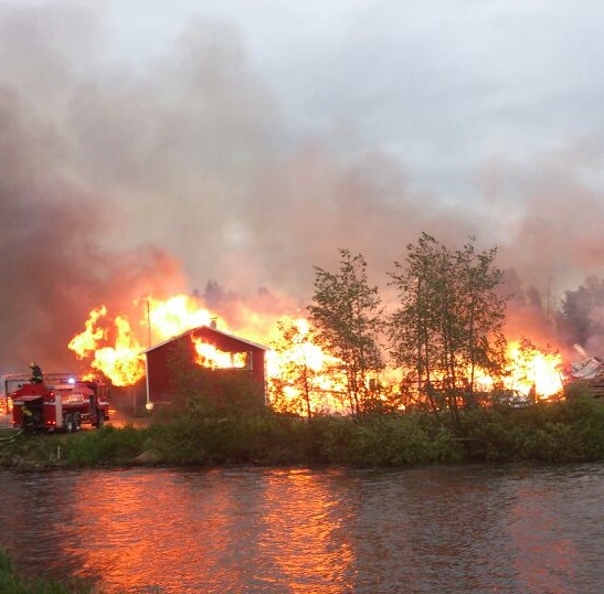 Kyyjärven Saha palaa (arkistokuva vuodelta 2014)