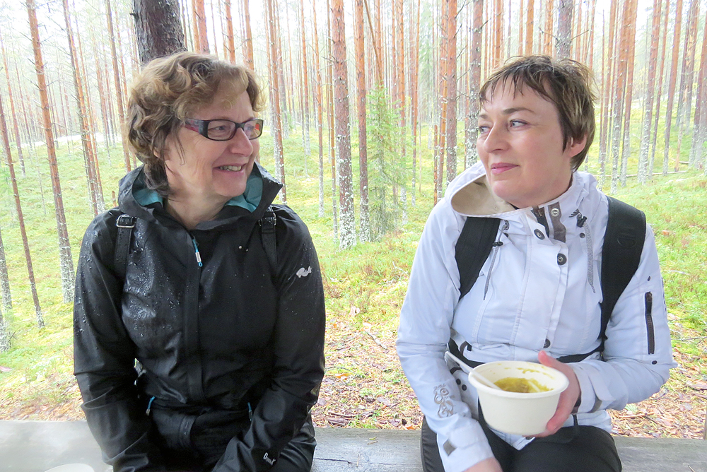 vas. Suvi Kantonen ja Irma Pölkki