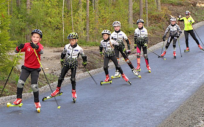 UUSI väylä_rullahiihtajia
