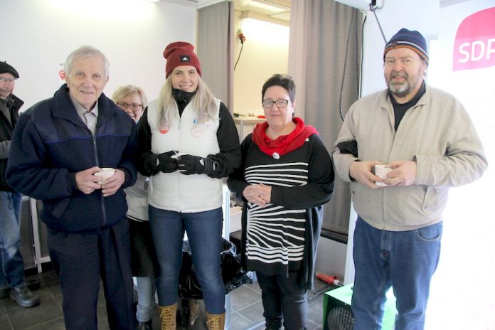 Niina Kivinummi ja tukijoukot