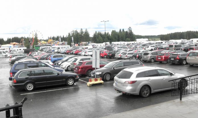 Tuuri täynnä_